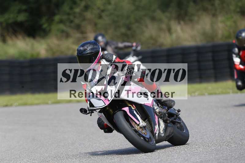 Archiv-2025/42 07.08.2025 Peter Studer Girls Day ADR/Gruppe pink/team